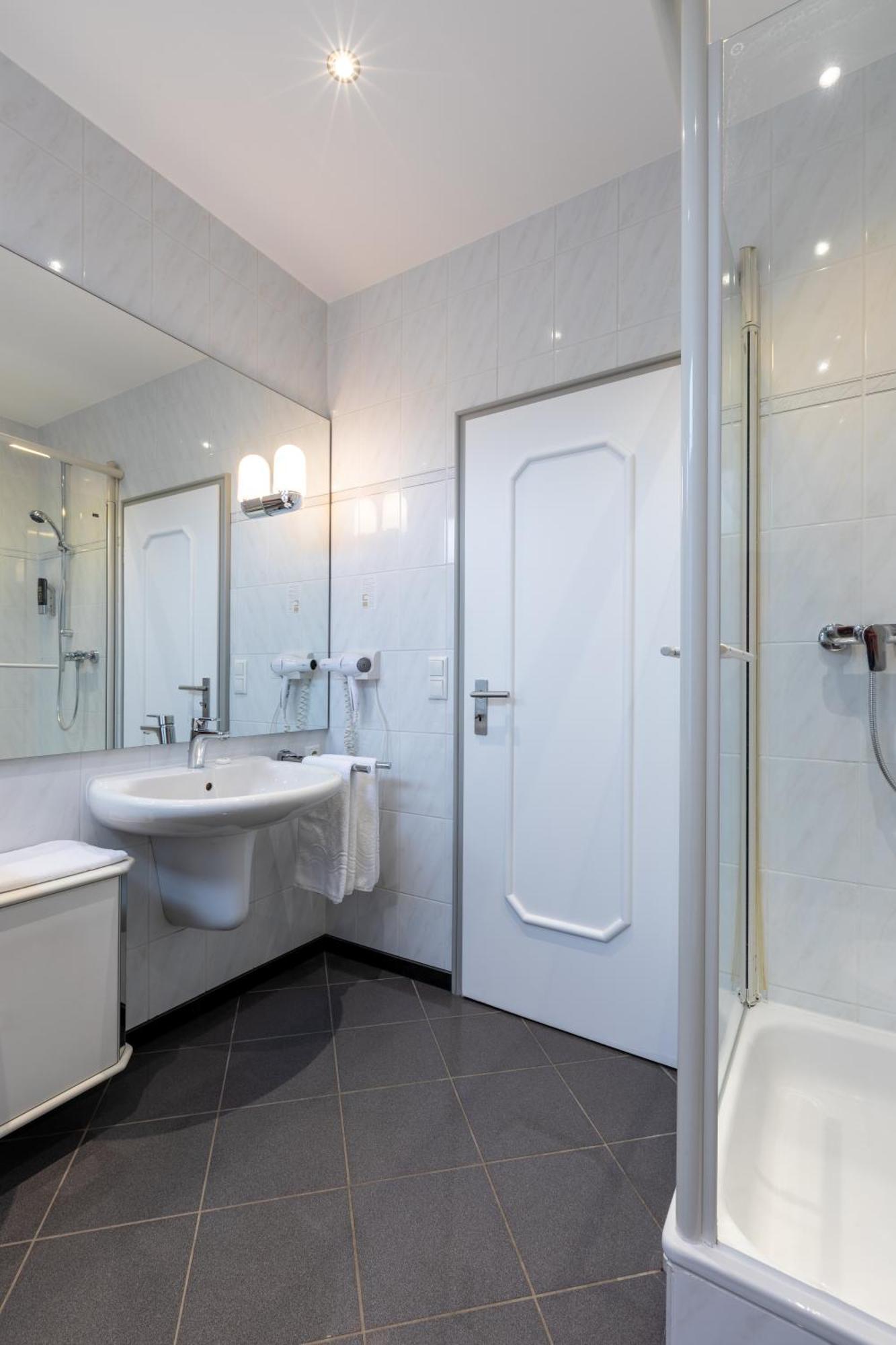Hotel Wittekindsquelle Bad Oeynhausen Bilik gambar